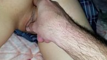 โป๊ลักหลับ แหย่จิ๋ม เล่นหี เย็ดน้องสาว เย็ดท่าตะแคง
