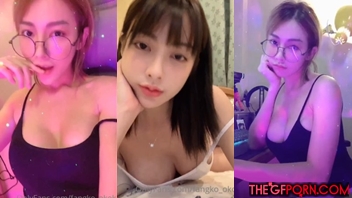 โชว์หี โชว์นม เต้นร่อนหี เต้นยั่ว เงี่ยนหี